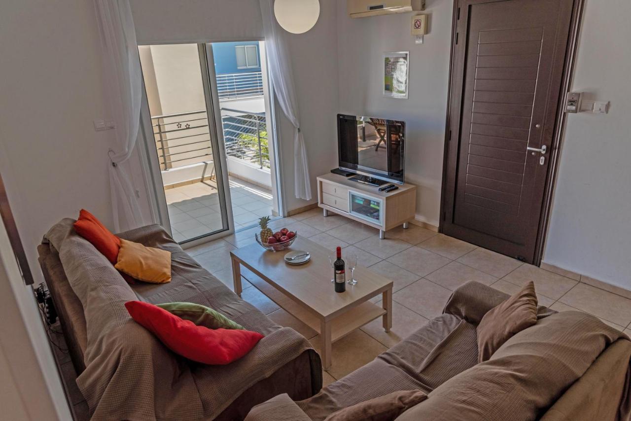 Mythical Sands Resort & Spa, Evilion Apartment 파라림니 외부 사진