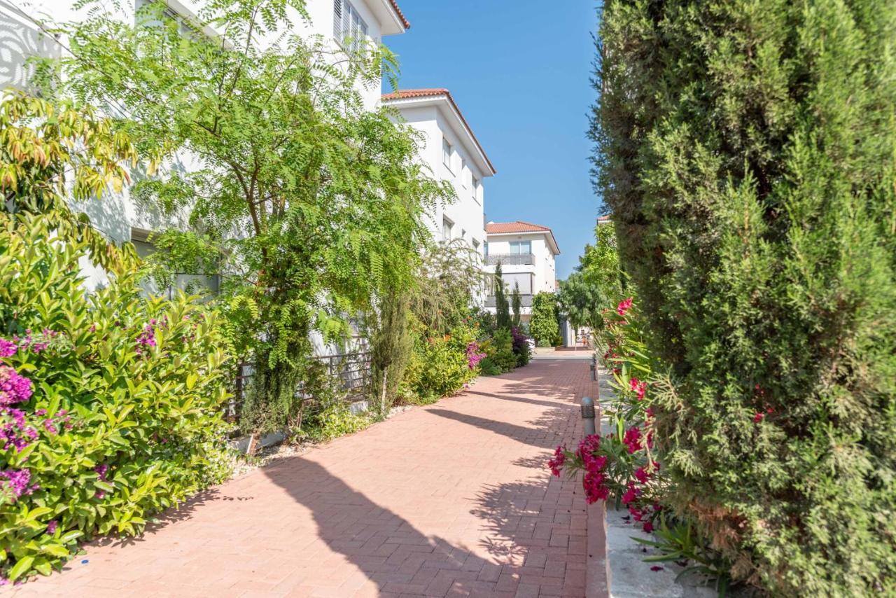 Mythical Sands Resort & Spa, Evilion Apartment 파라림니 외부 사진